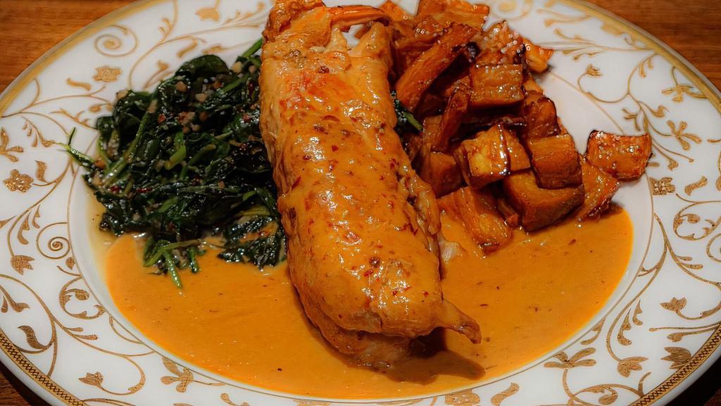 Chicken Mary Monte · shrimp, sweet potato wedges, sautéed spinach, red wine, garlic sauce.