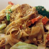Pad See-Ew · Wide rice noodles with a sweet and thick soya sauce, broccoli, and add egg!