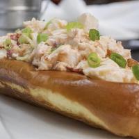 Lobster Roll · poached lobster, celery, scallions, mayonnaise, buttered roll, kettle chips