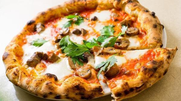 Pizza Funghi · Fresh mushrooms, tomato, mozzarella and parsley.