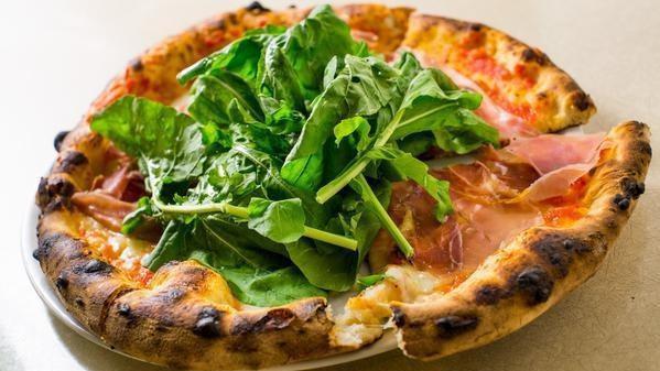 Pizza Prosciutto Di Parma · Tomato, mozzarella, prosciutto crudo & arugula