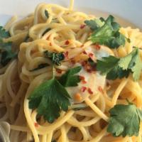 Spaghetti With Garlic And Oil · 