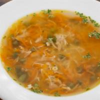 Canjinha De Galinha · Chicken and rice soup with string beans, carrots and leeks
