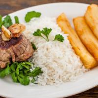 Filé Mignon Do Morais · Filet mignon with or without whole garlic cloves, fresh watercress, white rice and fried yuc...
