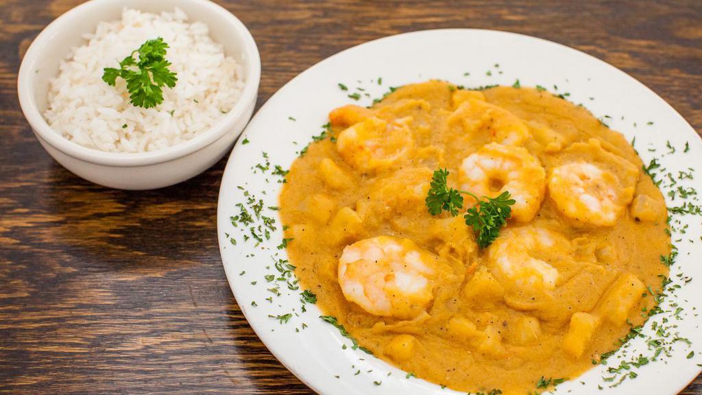 Bobó De Camarão · Yucca puree with coconut milk, tomatoes and onions served with whole shrimp and white rice