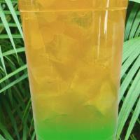 Apple Lychee Te · Green tea, green apple syrup, lychee, passion fruit boba pearls - 22oz