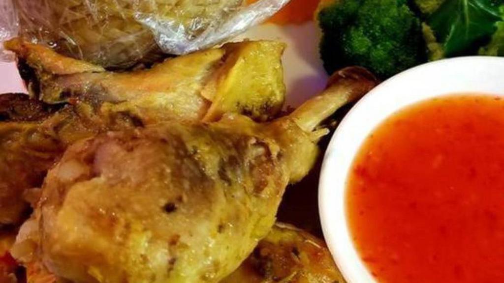 Gai Yang · Grilled chicken thigh seasoned with garlic and herbs served with steamed broccoli, carrots, sweet chili dipping sauce and sticky rice