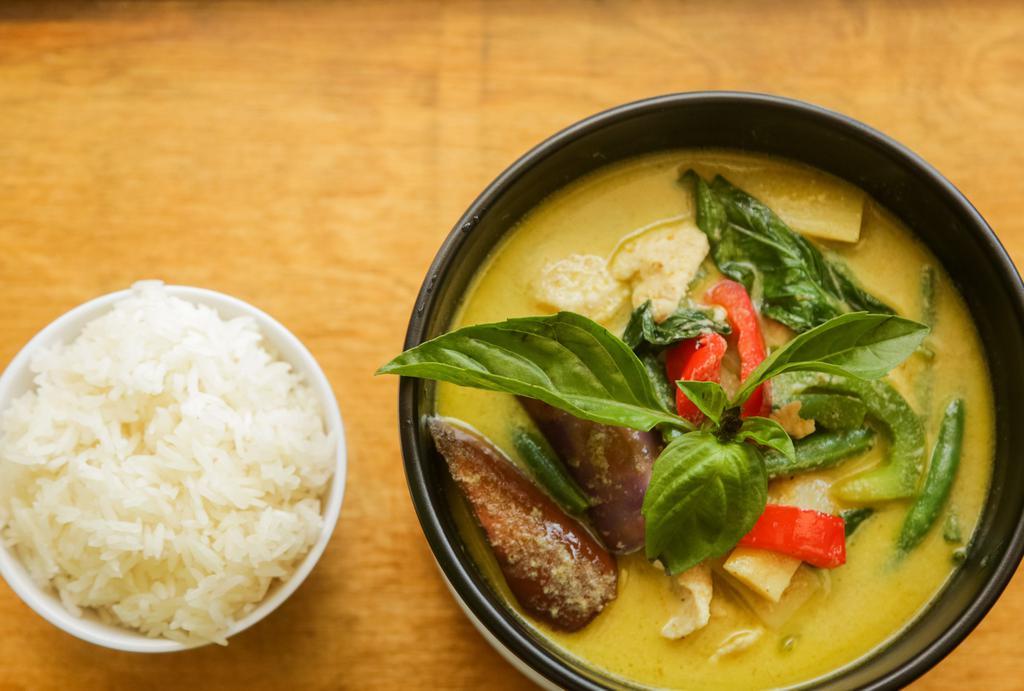 Green Curry · Bamboo, eggplant, string bean, bell pepper, basil with coconut milk and spicy curry.