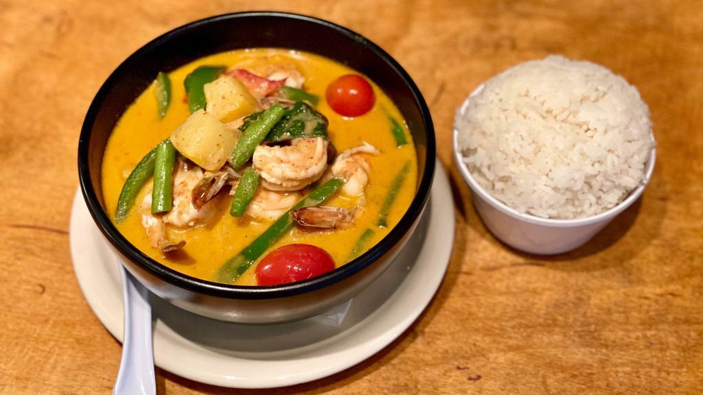Pineapple Curry · Eggplant, string bean, bell pepper, basil, cherry tomato, pineapple with coconut milk and spicy curry
