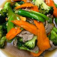 Pad Mix Broccoli · American broccoli, Chinese broccoli, carrot in garlic sauce.