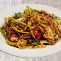 Stir-Fry Pearl Noodle 干炒银针粉 · Stir-fry pearl noodles, egg, bell pepper, Spanish onion, scallion and bean sprouts.