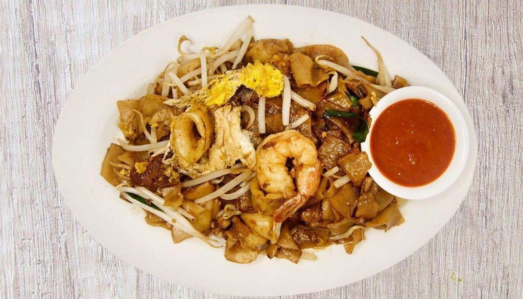 Penang Char Kway Teow (Shrimp+Calamari) 槟城炒果条 · Spicy. Penang's famous mild wok-tossed kway teow rice noodles, shrimp, calamari, egg, chives, Chinese sausage and bean sprouts.