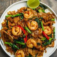 My Thai Drunken Noodles(Short Ribs&Shrimp) · Rice noodles, Thai basil, garlic, ginger, baby carrots and Thai chili peppers and steamed br...