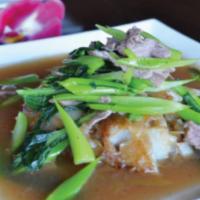 Radna · Sautéed wide rice noodles with choice of meat and Chinese broccoli in thai style gravy.