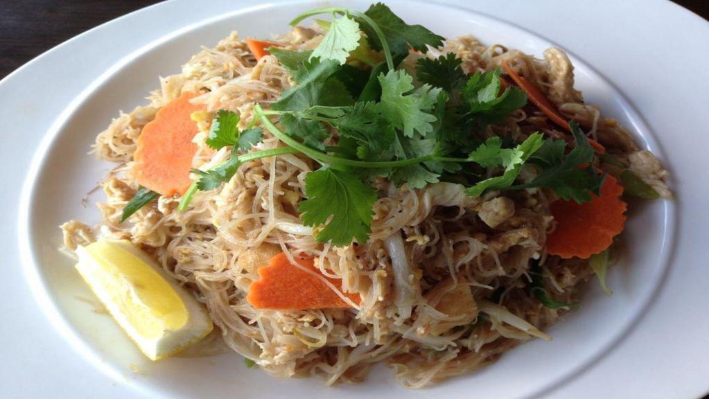 Pad Mie Thai · Sautéed thin rice noodles with choice of meat, egg, tofu, ground peanut, bean sprout, and scallion.