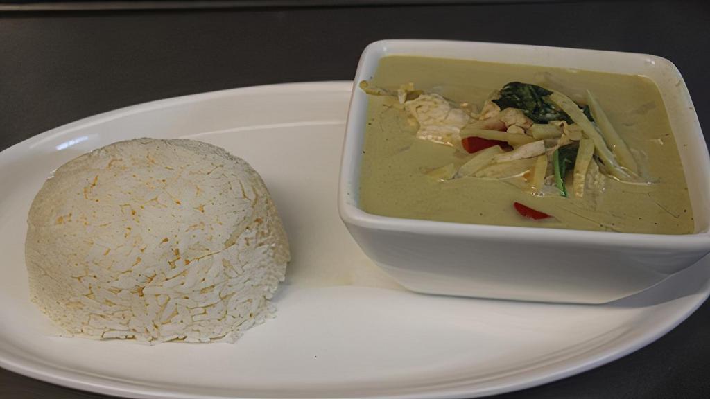 Gang Keow Wan (Green Curry) (Spicy) · Choice of meat sautéed with bamboo shoots, thai eggplant, bell pepper, basil, and coconut milk in green curry paste.