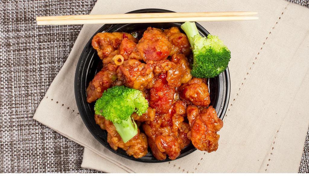 General Tso'S Chicken (Small) · Crispy battered and double fried boneless chicken wok tossed with to order in our signature spicy and tangy General’s sauce.