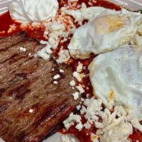 Chilaquiles Con Carne Y Huevo · Rojos o verdes.