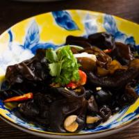 醋泡木耳 Wood Ear Salad · Soaked wood ear in vinegar, chilis, & cilantro.