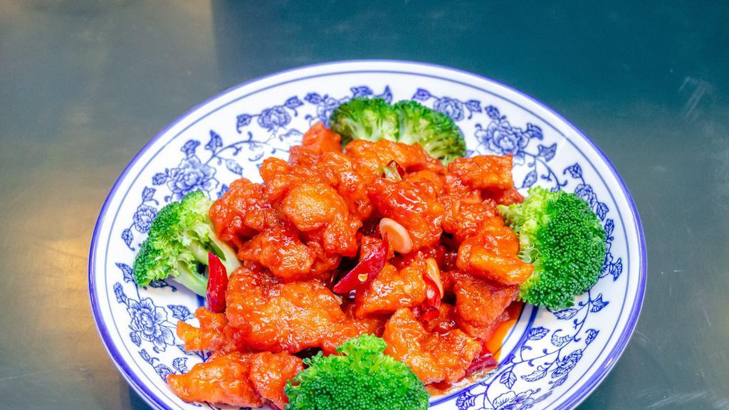 左宗鸡 General Tso'S Chicken · Crispy chicken, glazed with sweet spicy sauce.