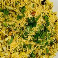 Bhel Puri Chaat · Puffed rice, gram flour vermicelli, chutney.