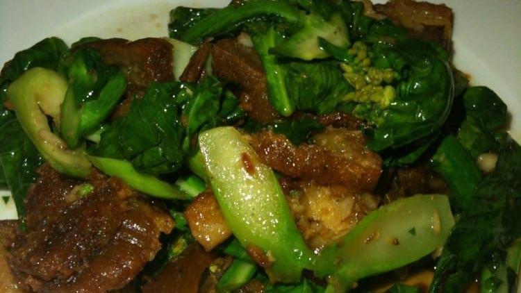 Kana Moo Grob · (Crispy pork belly Chinese broccoli) sautéed crispy pork belly and Chinese broccoli in oyster base garlic sauce.