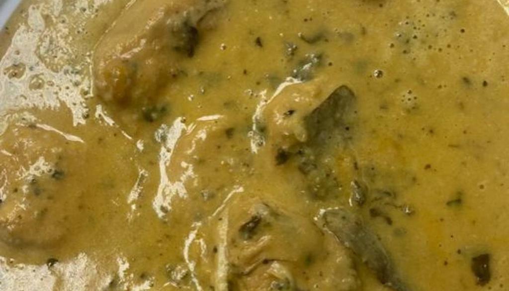Chicken Korma · Chicken cooked in a mildly spiced creamy pistachio and cashew sauce with dash of saffron.