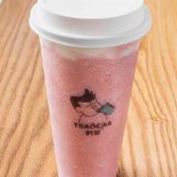Iced Strawberry Green Tea W. Milk Foam · Ice Slush Style