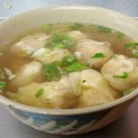Wonton Soup / 雲吞湯 · 6 pieces pork and shrimp.