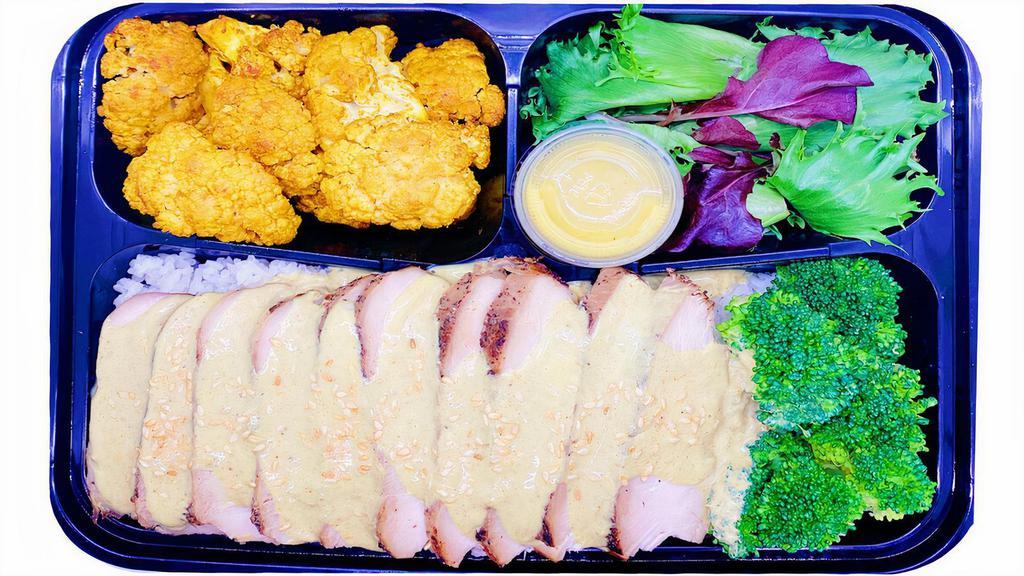 Bangkok Curry Chicken (770 Cal) · Roasted pepper chicken,satay curry cauliflower,broccoli,white rice or purple brown rice with Curry Coconut Sauce.