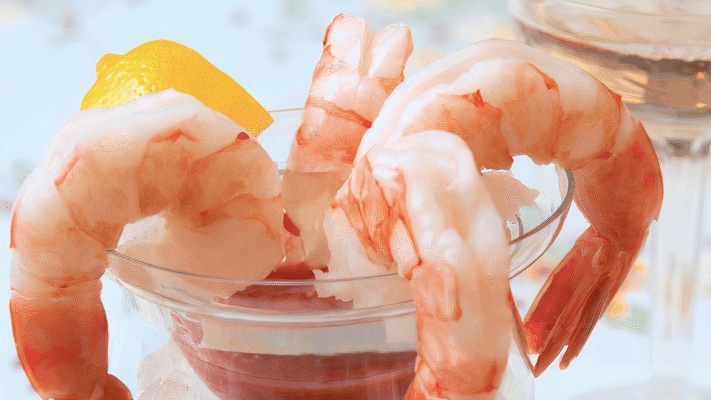Cocktail De Camarones · Shrimp cocktail.
