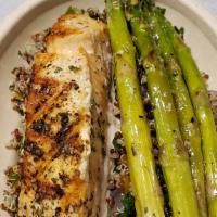 Grilled Wild Salmon With Quinoa And Asparagus · 