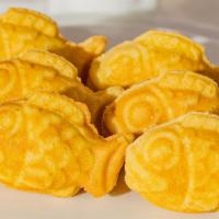 Taiyaki · 🐕🐈 

Fish-shaped cakes filled with sweet potato and egg yolk that support strong immunity....