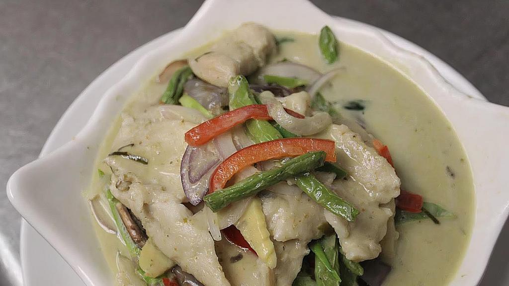 Green Curry · Spicy. Creamy & light curry sauce, made with eggplant, string beans, coconut milk; Chicken, Beef, Shrimp, or Seafood (Mussel, white fish, Shrimp, Crabmeat, & scallops).