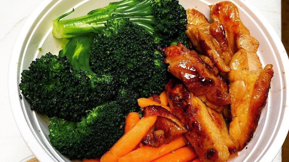 Healthy Bowl · BBQ chicken, carrot, broccoli, teri sauce, and nori furikake.