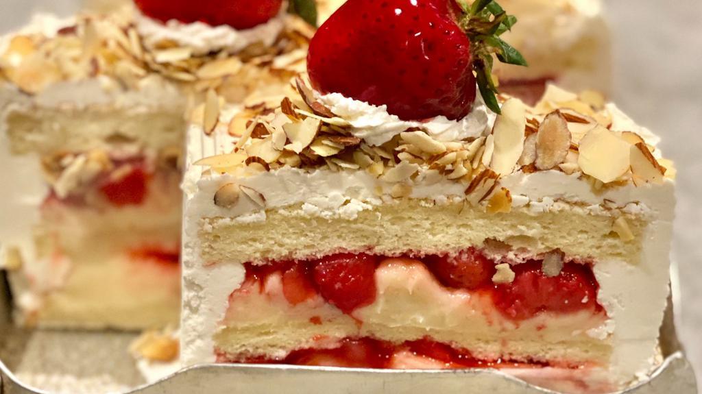 Strawberry Shortcake (With Custard) · 