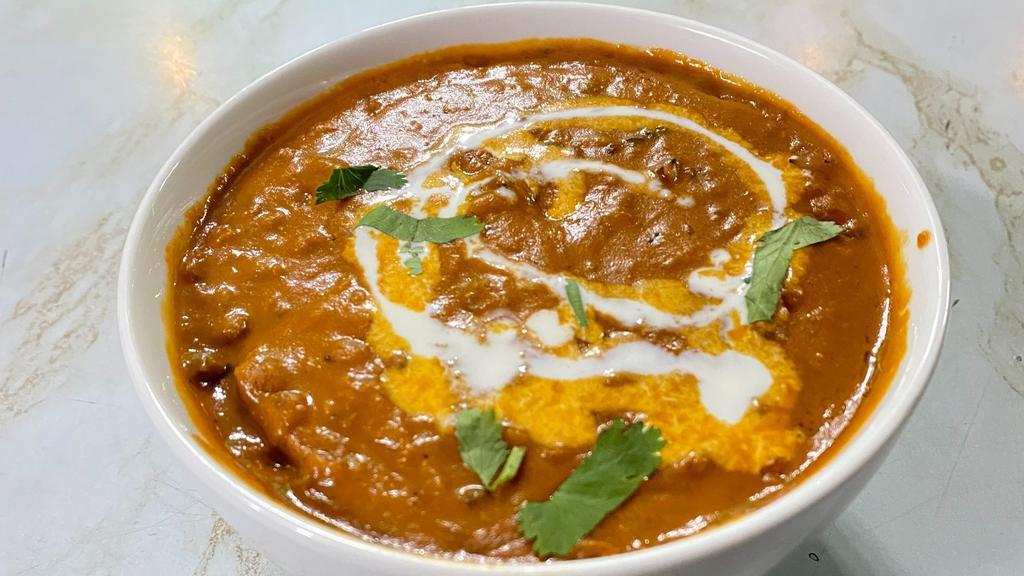 Dal Makhani · Black lentil beans cooked into a creamy sauce.