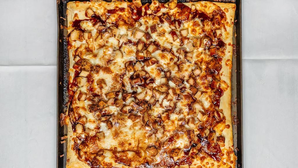 Bbq Chicken Pie · White pizza, crispy chicken, mozzarella, bbq sauce, and ranch dressing.