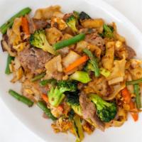 Keep Maon (Drunken Noodle) · Chow-fun noodles prepared in sizzling wok with garlic, basils, carrots, broccoli, and chill ...