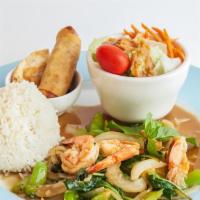 Udom Basil Lunch · Fresh basil, bell peppers, onions with spicy basil sauce Served with steam jasmine rice, veg...