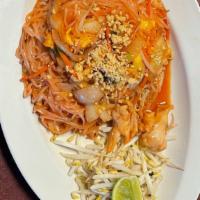 Phat Thai · Noodle with a balance of sweet, sour, spicy and salty flavors, bean sprouts, with ground pea...