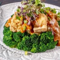 Rama Tofu · Tofu, steamed broccoli topped with peanut sauce.
