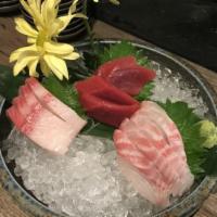 Sashimi 3 Kinds · Nine slices sashimi.