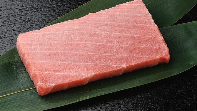 Maguro Chutoro Saku · Sashimi grade bluefin medium fatty tuna 100 g.