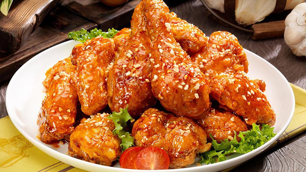 치킨 파티윙  / Fried Party Wings · Deep fried chicken wings and drumsticks with homemade sauce.