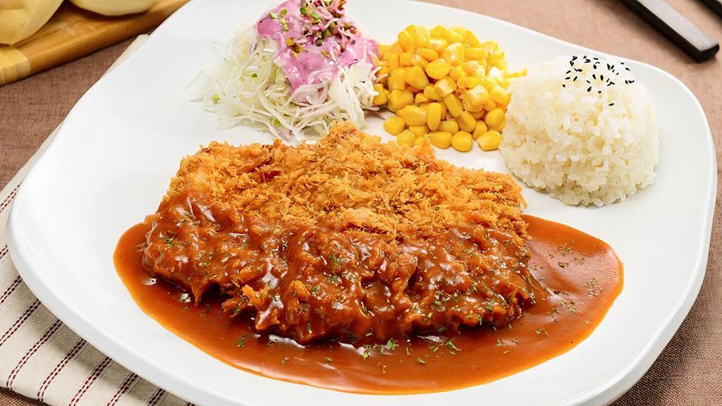 왕 돈까스 / Tonkatsu · Deep fried pork cutlet with homemade sauce.