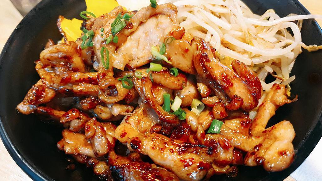 치킨 테리야끼 / Chicken Teriyaki · Grilled chicken with teriyaki sauce.