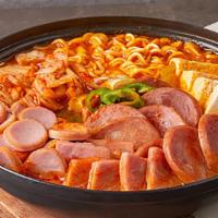 부대전골 / Boodaejungol · Kimchi, sausage, spam, tofu and assorted vegetables with noodles.