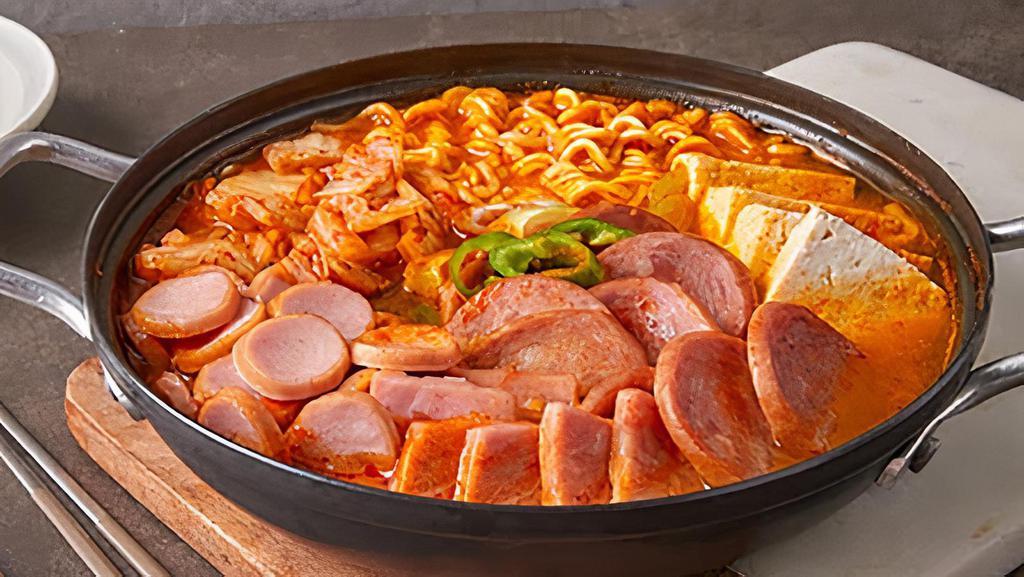 부대전골 / Boodaejungol · Kimchi, sausage, spam, tofu and assorted vegetables with noodles.