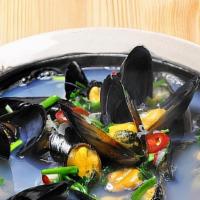 홍합탕 / Honghabtang · Mussels stew.